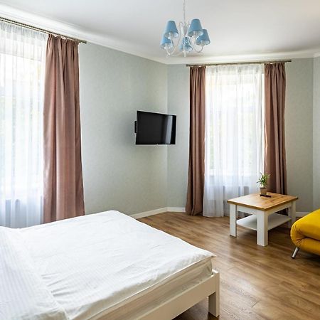 Leontovycha Apartment Lviv Ngoại thất bức ảnh