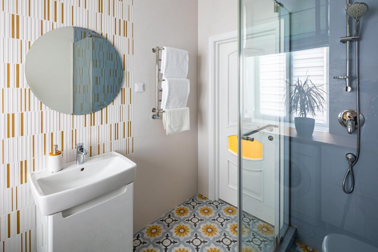Leontovycha Apartment Lviv Ngoại thất bức ảnh